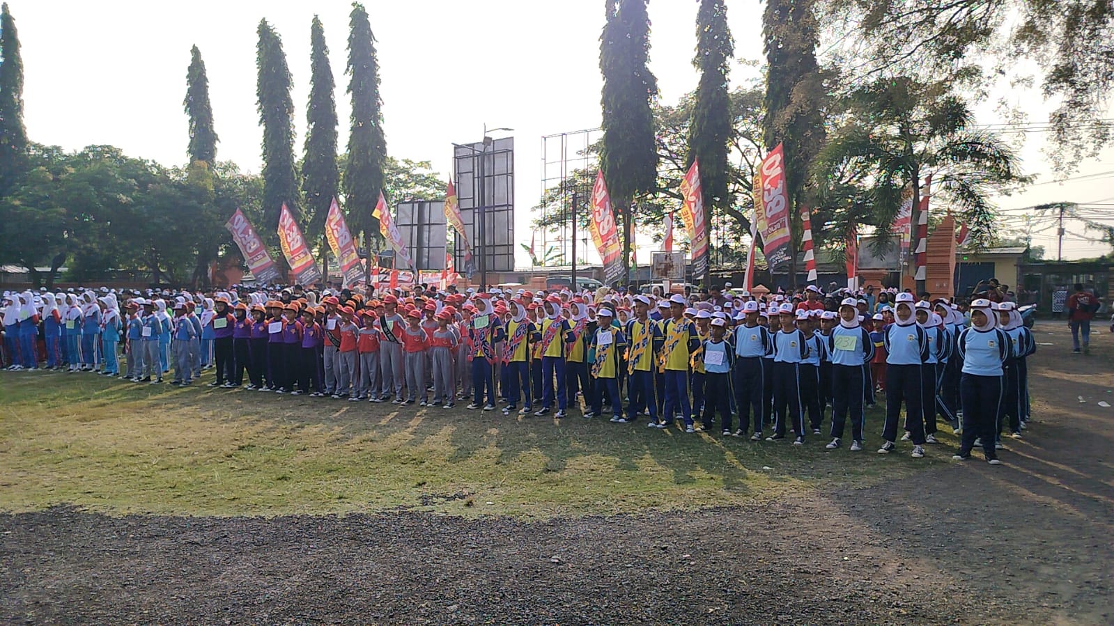 lomba-gerak-jalan-anatar-pelajar-jenjang-sd-mi-smp-mts-sma-ma-smk-se-kecamatan-mundu